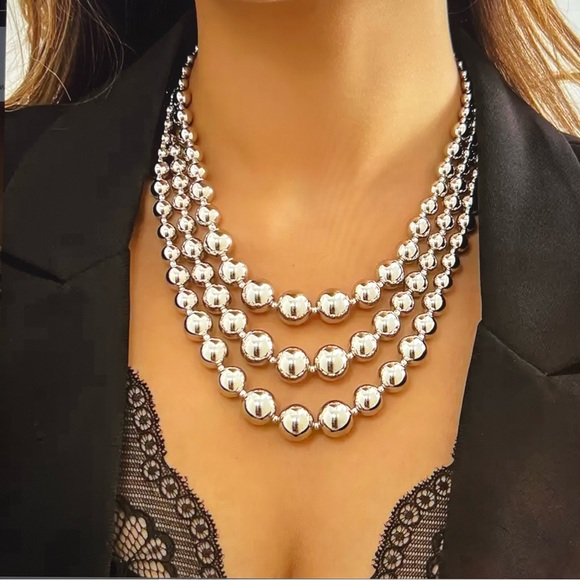 Jewelry - NWOT opulent 3 strand silver tone graduated shiny bead necklace